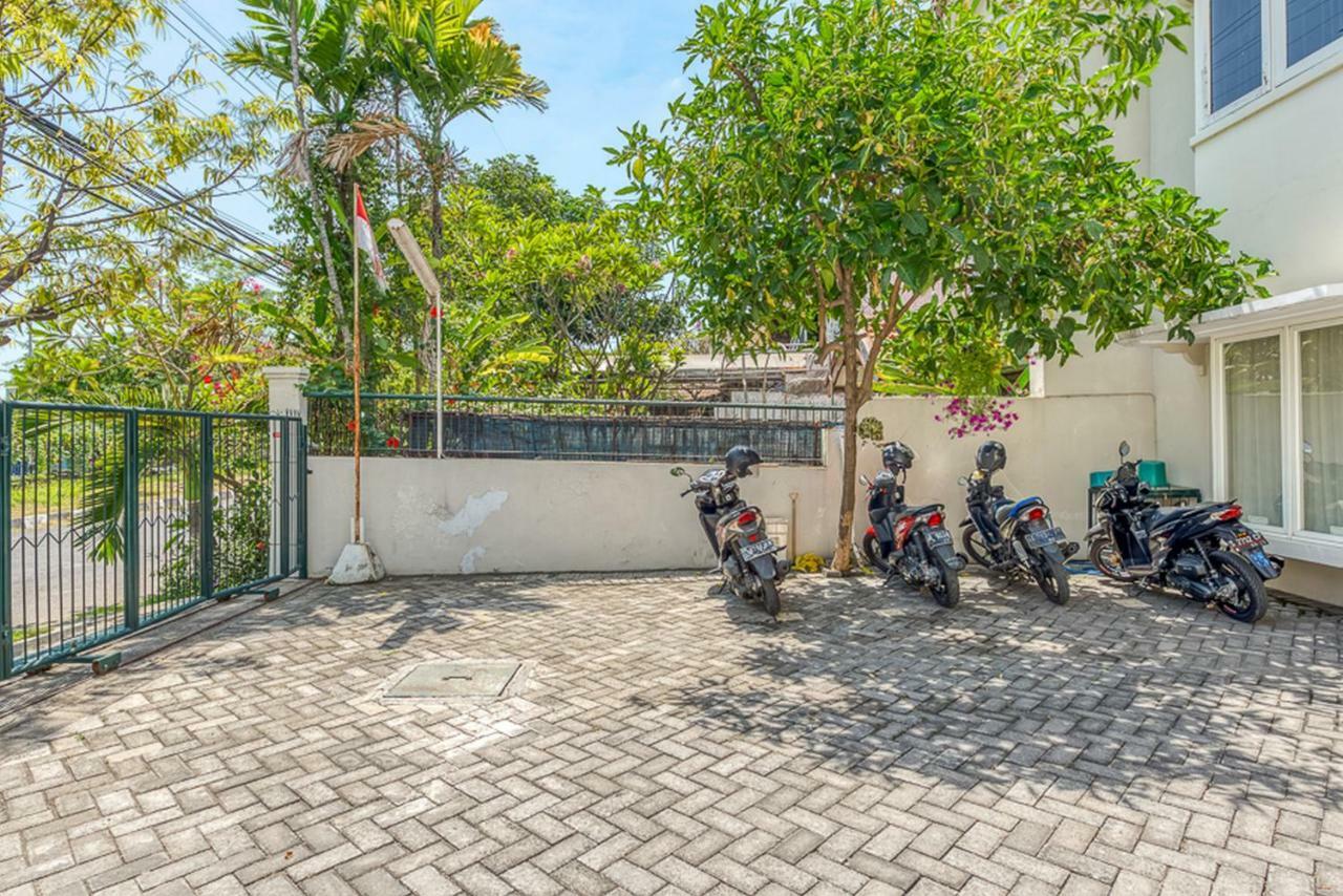 Hotel RedDoorz near UNTAG Surabaya Exterior foto