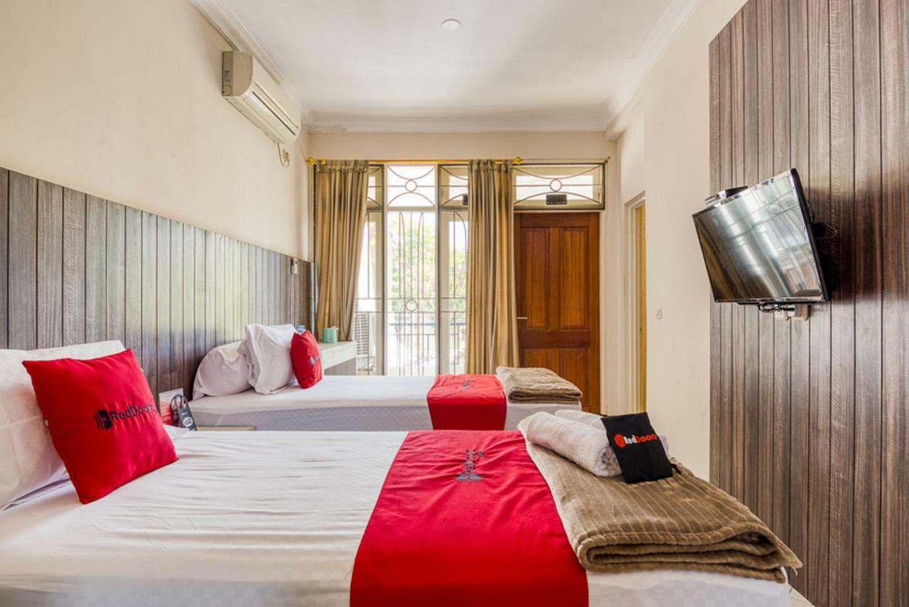 Hotel RedDoorz near UNTAG Surabaya Exterior foto